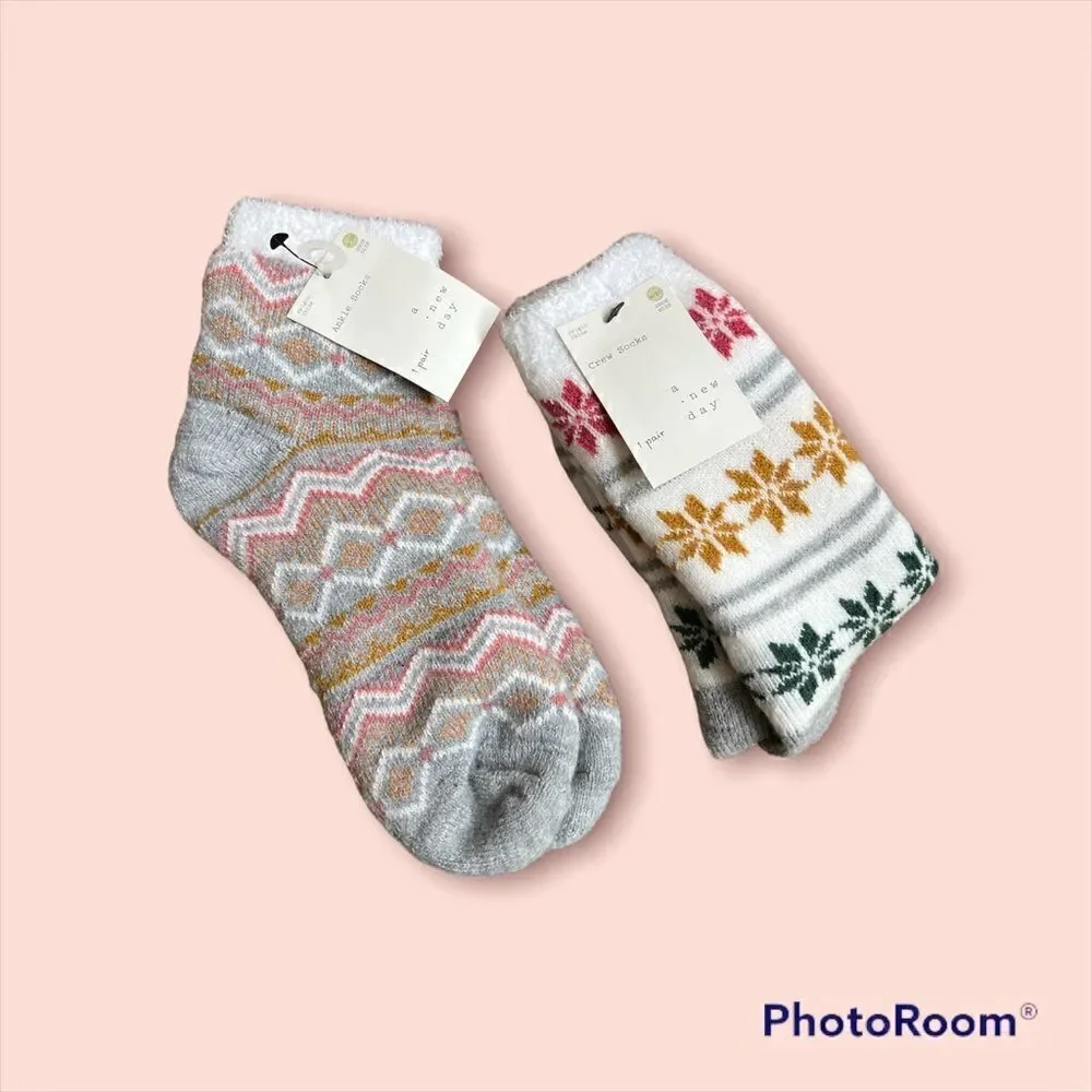 Two pairs of a new day comfy socks one ankle and one crew sizes 4-10